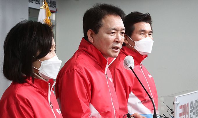 국민의힘 성일종 의원(가운데). 연합뉴스