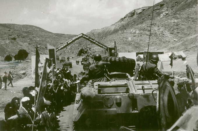 1988년 10월 아프가니스탄에서 철군하는 소련군 제1기갑여단 제1진이 북쪽으로 이동하고 있다. 소련은 1979∼1989년 10년간 계속된 아프가니스탄전쟁으로 국력을 소진하면서 붕괴의 길을 가게 됐다. 세계일보 자료사진