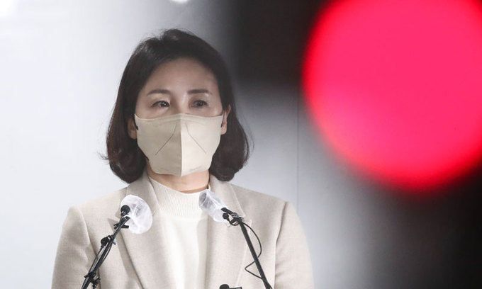 이재명 더불어민주당 대선 후보 부인 김혜경씨가 9일 서울 여의도 당사에서 기자회견을 열고 과잉 의전 논란과 관련해 사과하고 있다. 공동취재사진