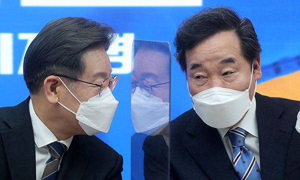 더불어민주당 이재명 대선 후보(왼쪽)와 이낙연 총괄선대위원장. 국회사진기자단