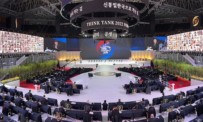 정희택 세계일보 사장이 14일 경기 가평군 설악면 HJ글로벌아트센터에서 열린 ‘제4회 THINK TANK(싱크탱크) 2022 포럼’에서 전문가 질의를 주재하고 있다. 가평=하상윤 기자