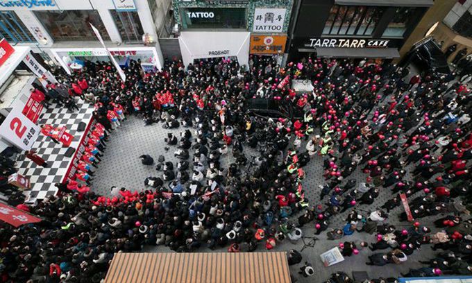 “망가진 대구 ‘단디’하겠다” 국민의힘 윤석열 대선 후보가 15일 대전 중구 으능정이 문화의 거리에서 연단에 올라 연설하고 있다. 대전=서상배 선임기자