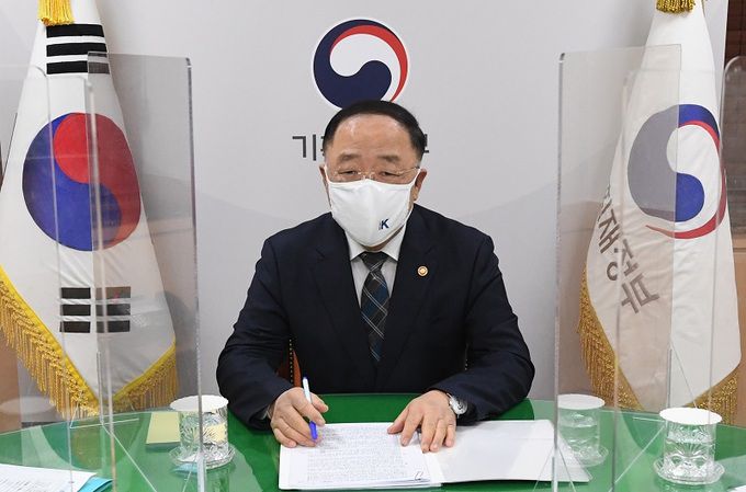 홍남기 경제부총리 겸 기획재정부 장관. 연합뉴스