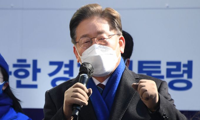 더불어민주당 이재명 대선후보가 16일 서울 강남구 강남역 인근에서 열린 'JM은 강남스타일!' 선거 유세에서 지지를 호소하고 있다. 국회사진기자단