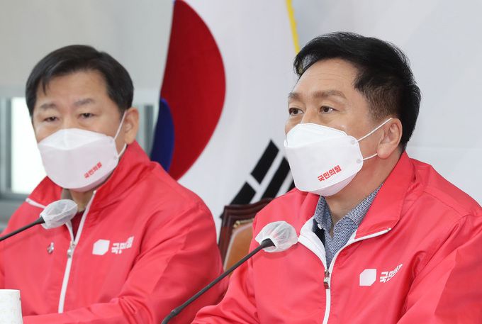 김기현 국민의힘 원내대표가 17일 오전 서울 여의도 국회에서 열린 선거대책본부-원내지도부 연석회의에서 발언하고 있다. 뉴스1