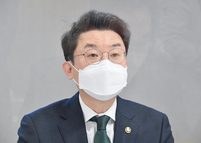 이억원 기획재정부 제1차관이 18일 서울 종로구 정부서울청사에서 열린 ‘제5차 물가관계차관회의’에서 발언을 하고 있다. 뉴스1