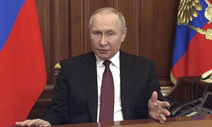 24일(현지시간) 블라디미르 푸틴 러시아 대통령이 우크라이나 내 군사작전을 선언하는 모습을 담은 영상이 러시아 대통령 공식 홈페이지에 게시됐다. 크렘린궁 웹사이트 영상 캡처