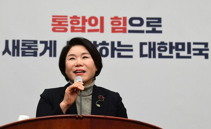 국민의힘 조은희 의원이 지난 10일 서울 여의도 국회에서 열린 의원총회에서 발언을 하고 있다. 뉴시스