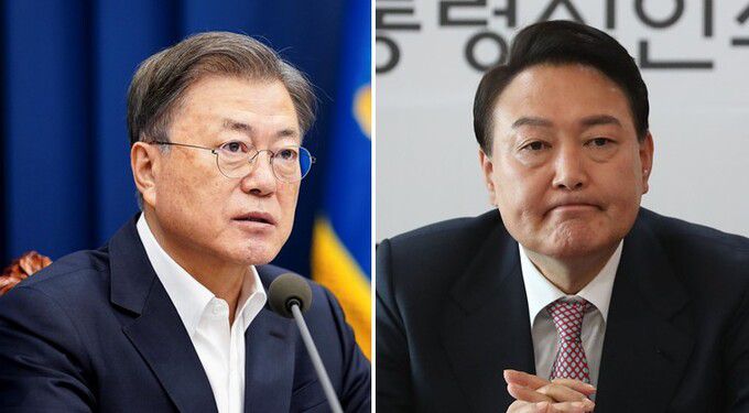 문재인 대통령(왼쪽), 윤석열 대통령 당선인.