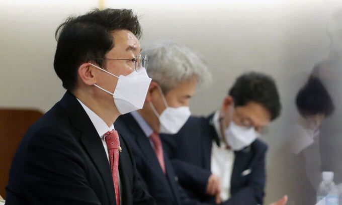 이억원 기획재정부 1차관이 1일 서울 종로구 정부서울청사에서 열린 제6차 물가관계차관회의를 주재하며 발언을 하고 있다. 뉴스1