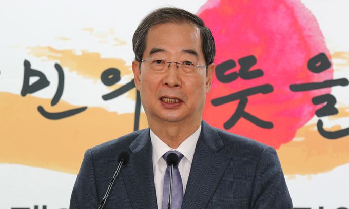 새 정부 초대 총리후보로 지명된 한덕수 전 국무총리가 3일 서울 통의동 대통령직 인수위원회 기자회견장에서 발언하고 있다. 인수위사진기자단