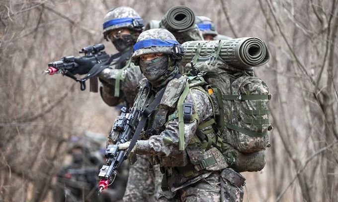 여단급 KCTC 쌍방훈련에 참여한 장병이 교전 훈련을 하는 모습. 연합뉴스