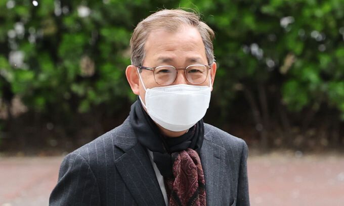 김인철 사회부총리 겸 교육부 장관 후보자가 14일 서울 영등포구 한국교육시설안전원에 마련된 인사청문회 준비 사무실로 출근하고 있다. 연합뉴스