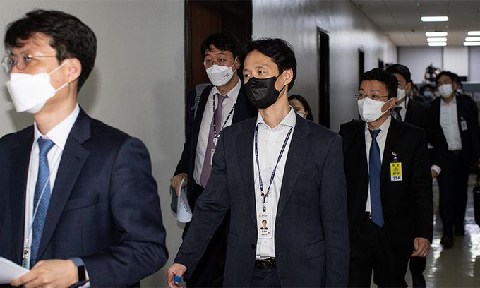 대검찰청 관계자들이 지난 25일 국회에서 열린 법제사법위원회 소위에 출석하고 있다. 연합뉴스