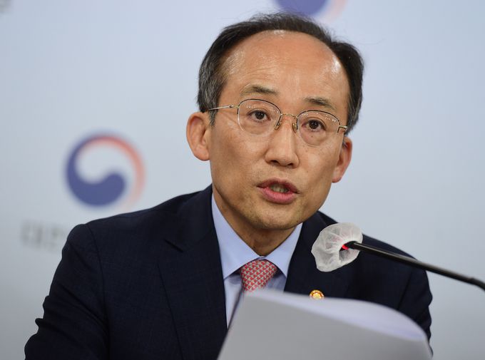 추경호 경제 부총리 겸 기획재정부 장관이 12일 종로구 정부 서울 청사에서 ‘2022년 2차 추가경정예산안’ 관계장관 합동 브리핑을 하고 있다. 공동 취재사진