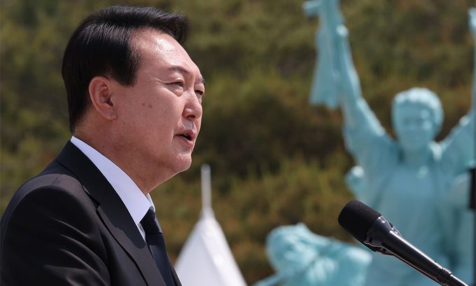 윤석열 대통령이 18일 광주 북구 국립 5·18 민주묘지에서 열린 제42주년 5·18 광주민주화운동 기념식에 참석, 기념사를 하고 있다. 연합뉴스