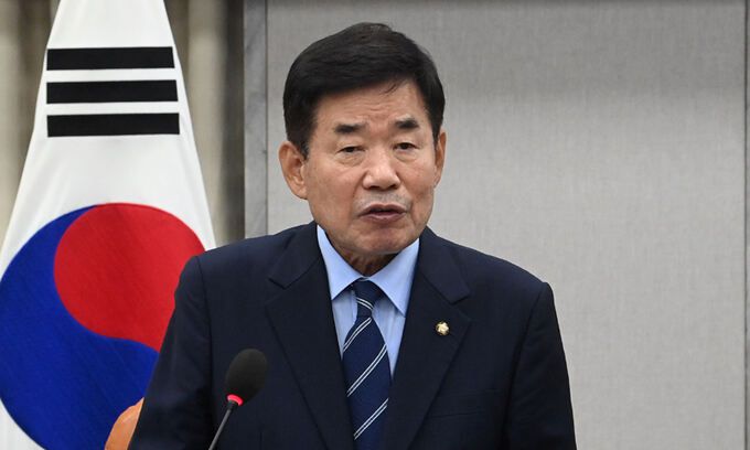 제21대 국회 후반기 국회의장 후보로 선출된 더불어민주당 김진표 의원이 24일 국회에서 열린 화상 의원총회에서 소감을 밝히고 있다. 국회사진기자단