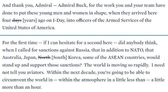 백악관 홈페이지에 게시된 27일(현지시간) 조 바이든 미국 대통령의 해군사관학교 졸업식 기념 연설 전문의 일부. 바이든 대통령이 해사 4년 과정을 ‘4일’이라고 잘못 말한 것을 정정한 모습을 볼 수 있다(위 사진). 아래 사진은 한국을 북한으로 잘못 말한 것을 정정한 모습. 백악관 홈페이지 캡처