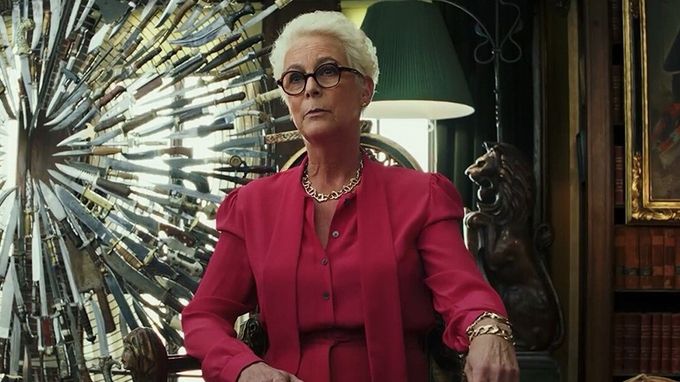 할리우드 배우 제이미 리 커티스. 영화 ‘나이브스 아웃’ 스틸컷