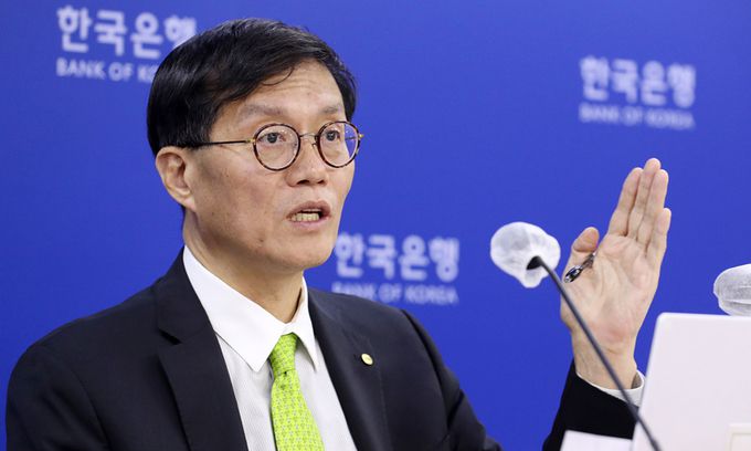 이창용 한국은행 총재가 지난 26일 서울 중구 한국은행에서 통화정책방향 기자간담회을 하고 있다. 뉴스1