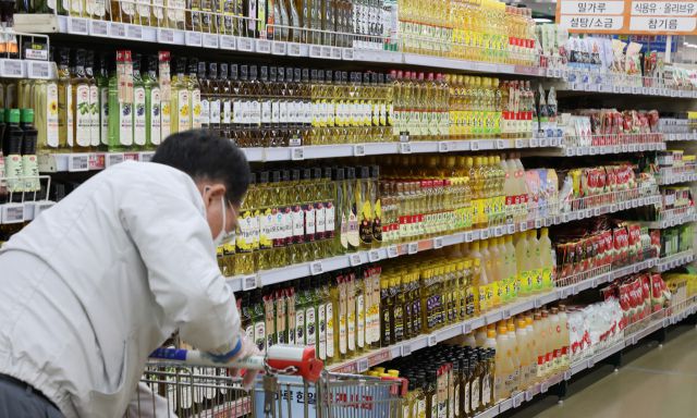 서울 시내 대형마트 식용유 판매대 모습. 연합뉴스