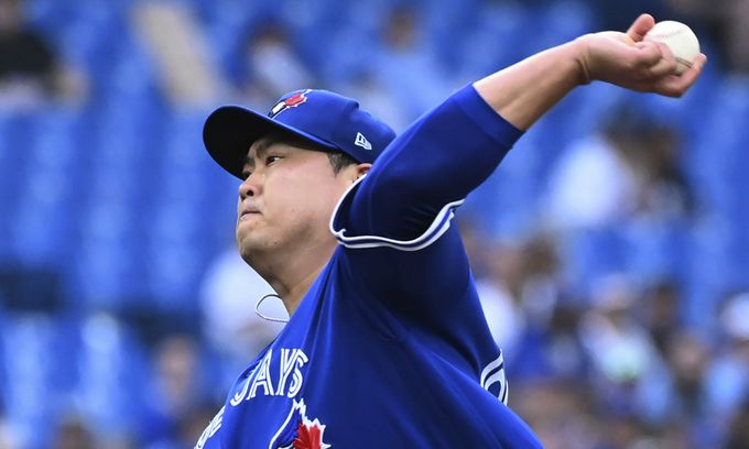 토론토 블루제이스 선발 류현진이 지난 1일(현지시간) 캐나다 온타리오주 토론토의 로저스 센터에서 열린 2022 메이저리그 시카고 화이트삭스와의 경기 1회 투구하고 있다. AP뉴시스