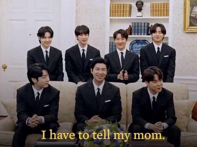 BTS의 ‘선한 영향력’과 관련해 조 바이든 미국 대통령한테 격려를 들은 직후 RM이 “나 이거 엄마한테 자랑해야지”라고 말하는 모습. SNS 캡처