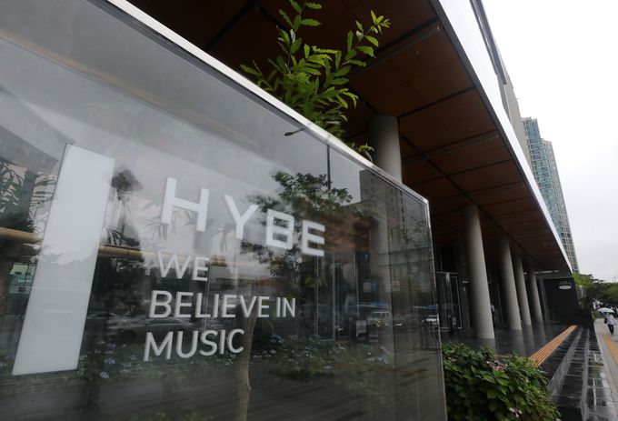 15일 서울 용산구에 위치한 방탄소년단 소속사 하이브 사옥 모습. 뉴스1