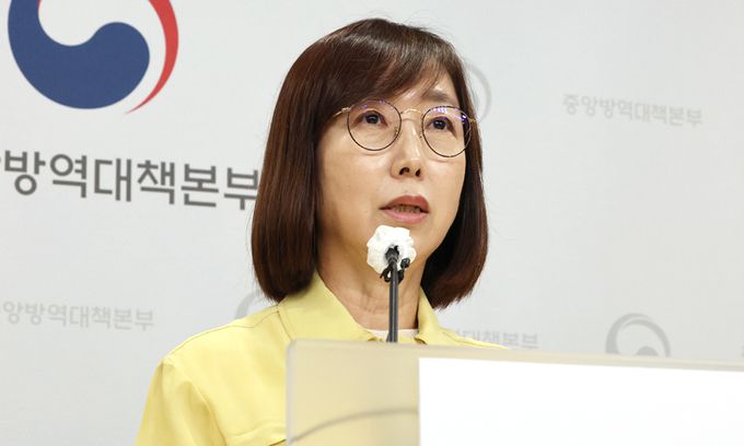 백경란 질병관리청장이 22일 국내 원숭이두창 국내 첫 확진자 발생과 그에 따른 대응조치를 설명하고 있다.   청주=연합뉴스