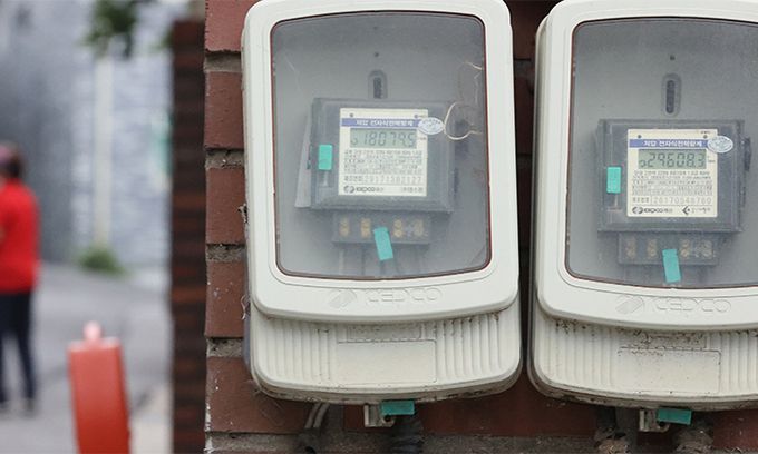26일 서울 시내 한 다세대주택 전기계량기 모습. 연합뉴스