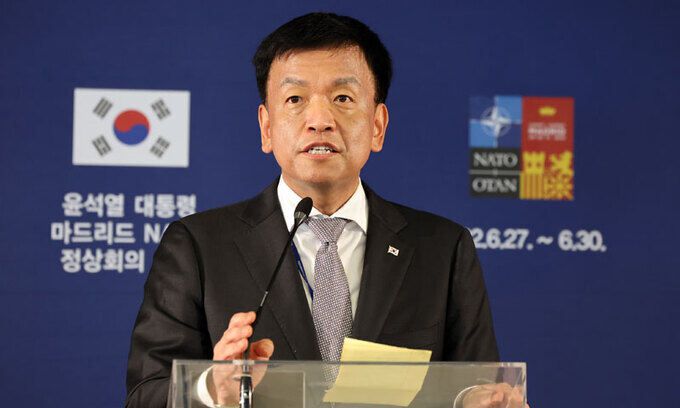 최상목 경제수석이 28일(현지시간) 스페인 마드리드 푸에르타 아메리카 호텔 내 프레스룸에서 북대서양조약기구(NATO·나토) 정상회의와 관련해 브리핑하고 있다. 연합뉴스