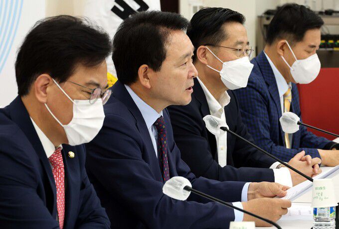 성일종 국민의힘 정책위의장이 1일 서울 여의도 국회에서 열린 원내대책회의에서 발언하고 있다.   공동취재사진