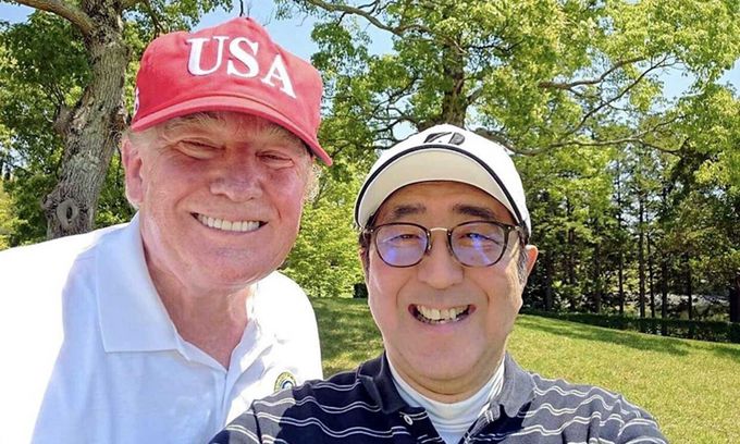 도널드 트럼프 전 미국 대통령(왼쪽), 아베 전 일본 총리. 아베 신조 전 일본 총리 트위터 캡처