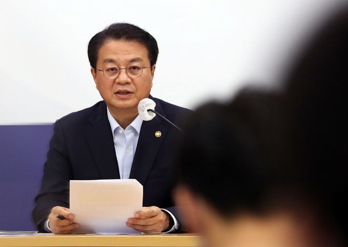 방기선 기획재정부 제1차관이 지난 8일 정부세종청사에서 '22년 기획재정부 업무보고 주요내용을 사전 설명하고 있다. 뉴스1