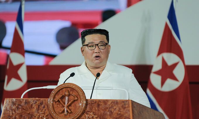 북한 김정은 국무위원장이 지난 27일 전승절 69주년 기념행사에 참석해 연설을 했다고 조선중앙통신이 28일 보도했다. 평양=조선중앙통신·연합뉴스