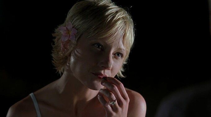 미국 영화 ‘식스 데이 세븐 나잇’에서의 앤 헤이시. 식스 데이 세븐 나잇 캡처