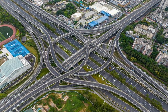 1일 중국 쓰촨성 성도인 청두 시내 도로가 코로나19 봉쇄 조치가 내려지면서 거의 텅 비어 있다. 청두 AFP/CNS=연합뉴스