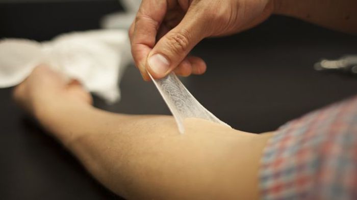 탄성이 좋은 인공 막. 출처=BBC(www.bbc.com)