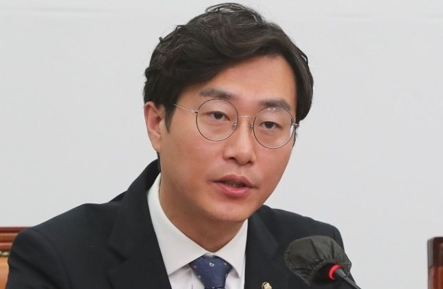 장경태 더불어민주당 최고위원이 14일 서울 여의도 국회 소통관에서 열린 최고위원회의에서 발언하고 있다. 뉴스1