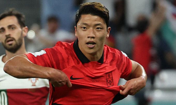 한국 축구대표팀의 황희찬이 지난 3일 카타르 알라이얀 에듀케이션 시티 스타디움에서 열린 포르투갈과 2022 카타르 월드컵 조별리그 H조 3차전에서 후반 추가시간 한국의 16강 진출을 이끈 결승골을 넣고 환호하고 있다. 알라이얀=연합뉴스