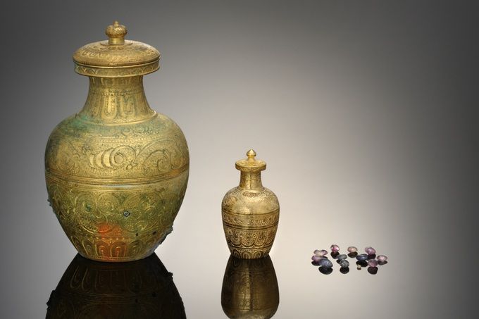 국보로 승격된 익산 미륵사지 서탑  사리장엄구. 금동사리외호(왼쪽)와 금제 사리내호. 문화재청 제공