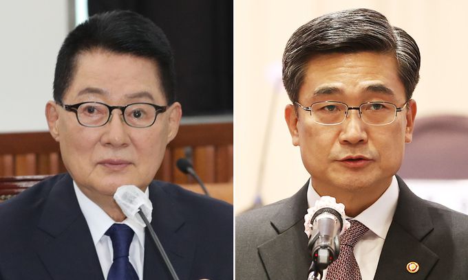 박지원 전 국가정보원장(왼쪽), 서욱 전 국방장관. 연합뉴스