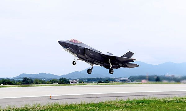 공군 F-35A 스텔스 전투기가 활주로에서 이륙하고 있다. 세계일보 자료사진