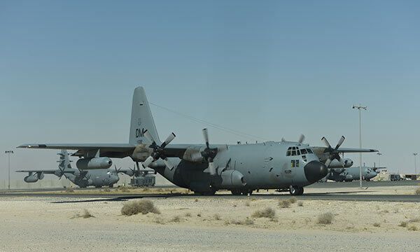 미 공군 EC-130H 전자전기가 이륙에 앞서 활주로에서 대기하고 있다. 미 공군 제공