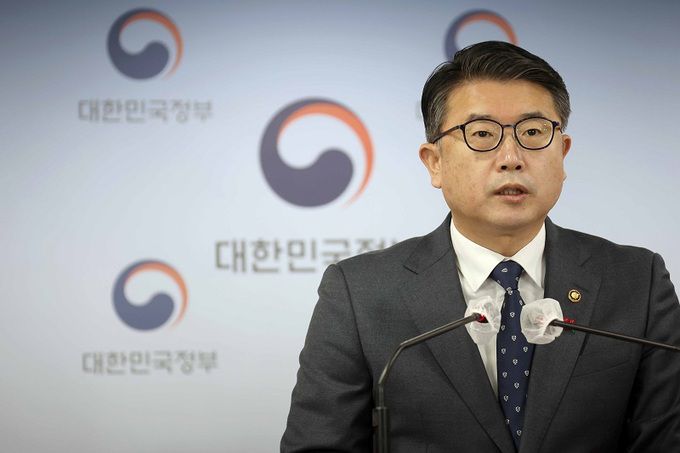 장상윤 교육부 차관이 지난달 22일 서울 종로구 정부서울청사 브리핑실에서 2022년 개정 초중등학교 및 특수학교 교육과정 확정 발표를 하고 있다. 연합뉴스