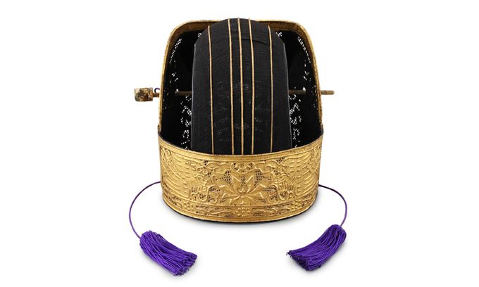 양관. 새해 첫날, 국경일, 대제례, 조칙의 반포 때 문무백관이 금관조복에 착용하는 관모.