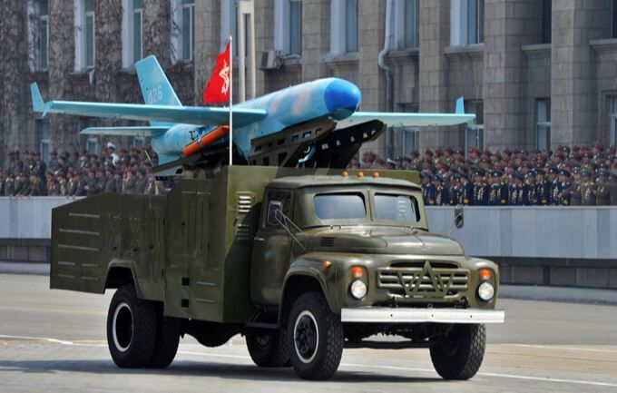 평양 김일성 광장에서 열린 열병식에 등장한 북한 무인기. 세계일보 자료사진