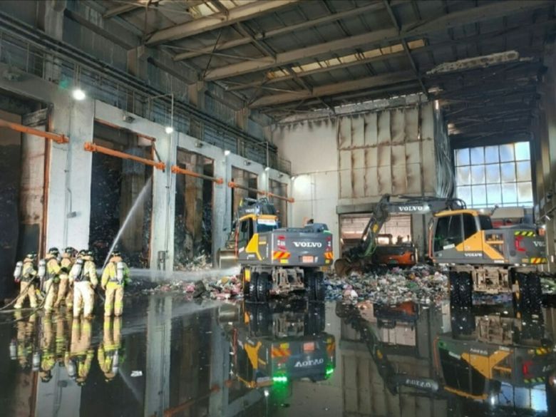 3일 오후  경북 안동시 풍천면 호민로 경북도청 신도시의 광역 폐기물 처리시설인 ‘맑은누리파크’에서 화재가 발생해 소방당국이 화재 진압에 나섰다. 경북소방본부 제공