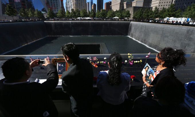 2001년 9·11 테러로 무너진 세계무역센터 쌍둥이 빌딩 사이에 있는 ‘9·11 메모리얼 뮤지엄’은 미국 뉴욕 시내 중심가에 위치해 있다. EPA연합뉴스