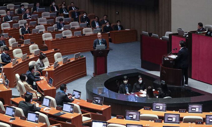 한덕수 국무총리가 7일 오후 서울 여의도 국회에서 열린 제403회 국회(임시회) 제3차 본회의 경제 분야 대정부 질문에서 서영교 더불어민주당 의원 질문에 답변하고 있다. 뉴스1